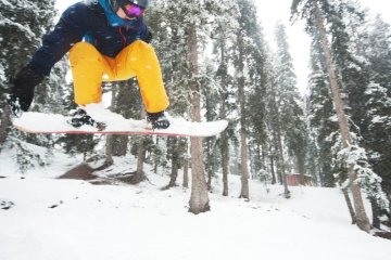 snowboarding in kashmir